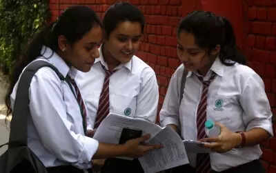 <p>A girl student alleged that they came to know about the wrong question paper only after returning from the exam centre, after checking her friend's question paper</p>