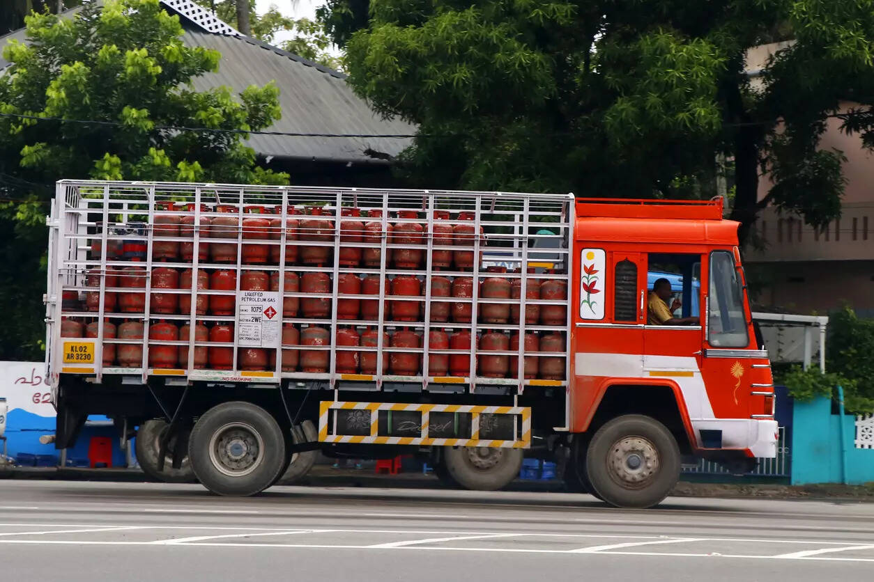 <p>The government has maintained that domestic supply remains a priority, but indicated that managing demand in the commercial segment will be necessary to avoid disruptions.</p>