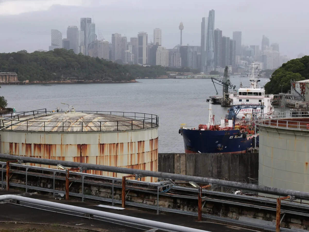 <p>India's government has no information about a Russian oil tanker diverting from China to its shores, a senior official stated Wednesday. </p>