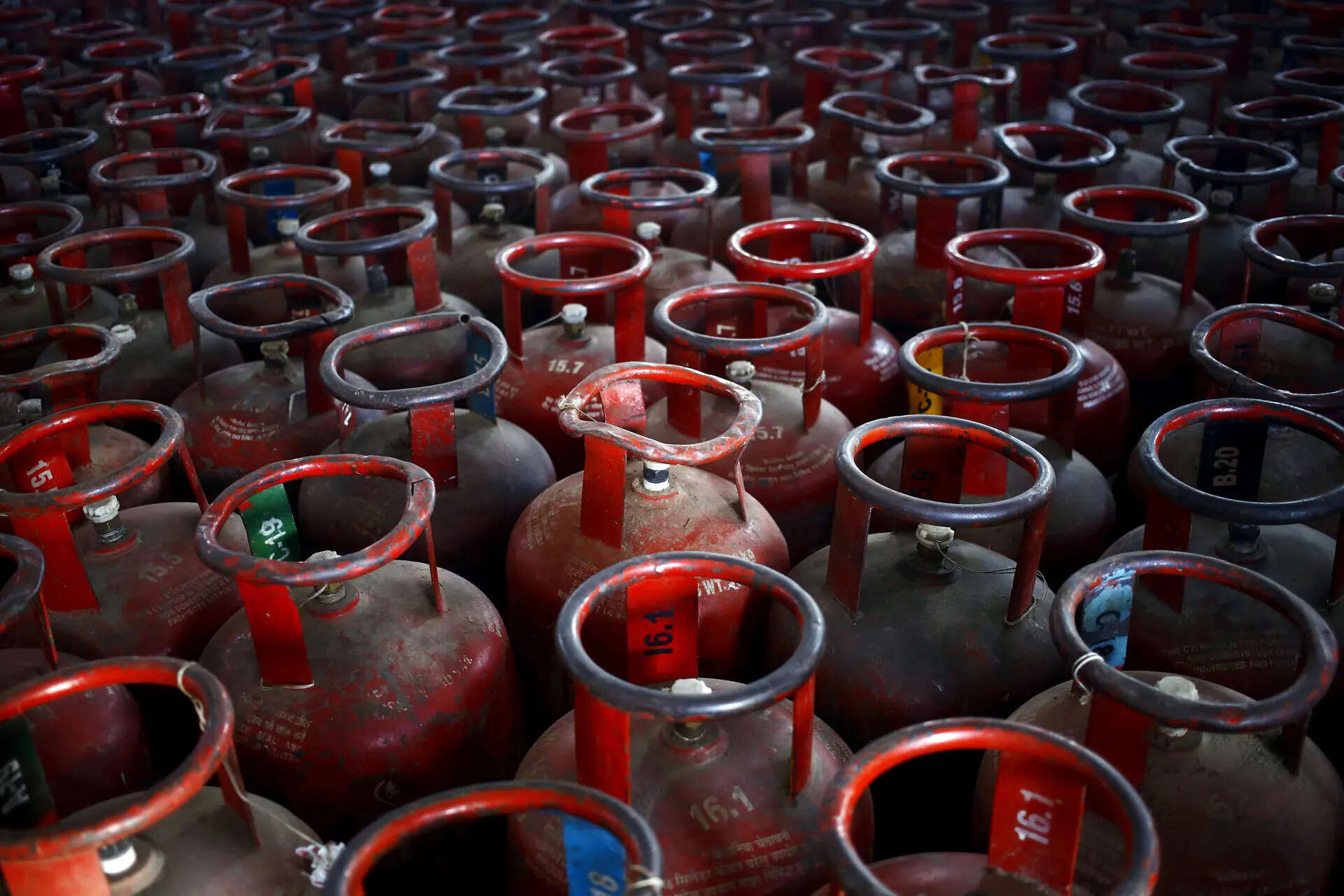 <p>The government is offering more commercial LPG to states that speed up piped gas connections.</p>