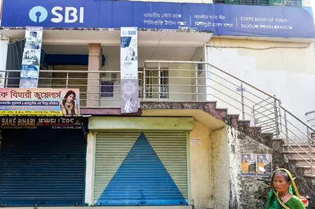 <p>SBI receives Rs 63,375 crore tax demand order</p>