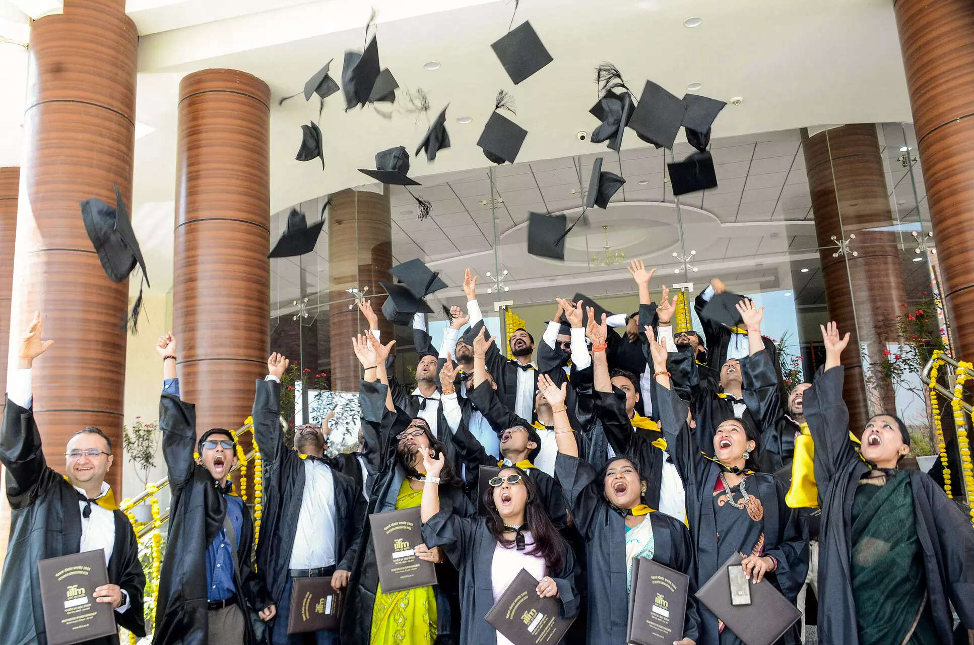 <p>Vice-Chancellor Ashutosh Ghosh told PTI on Friday that the university has received all necessary verbal approvals from appropriate authorities to hold the convocation on campus</p>