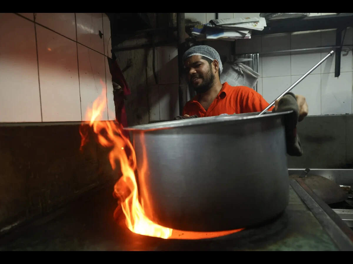 <p>Commercial Piped Natural Gas supply in Maharashtra has been boosted by 20 percent. This move offers relief to restaurants and eateries facing disruptions. </p>
