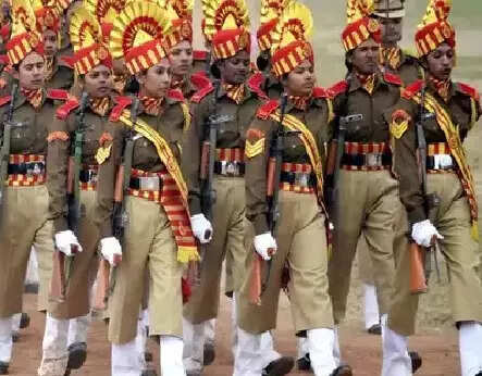 <p>According to the Election Commission, between 2,000 and 2,500 companies of central forces will be deployed in each of the two phases of polling in Bengal this year.<br></p>