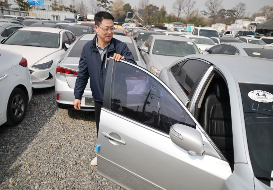 

<p>Hyder Ali’s woes illustrate how the Middle East crisis and the near-closure of the Strait of Hormuz are upending business for used-car traders in Japan and South Korea.</p>
<p>“/><figcaption class=