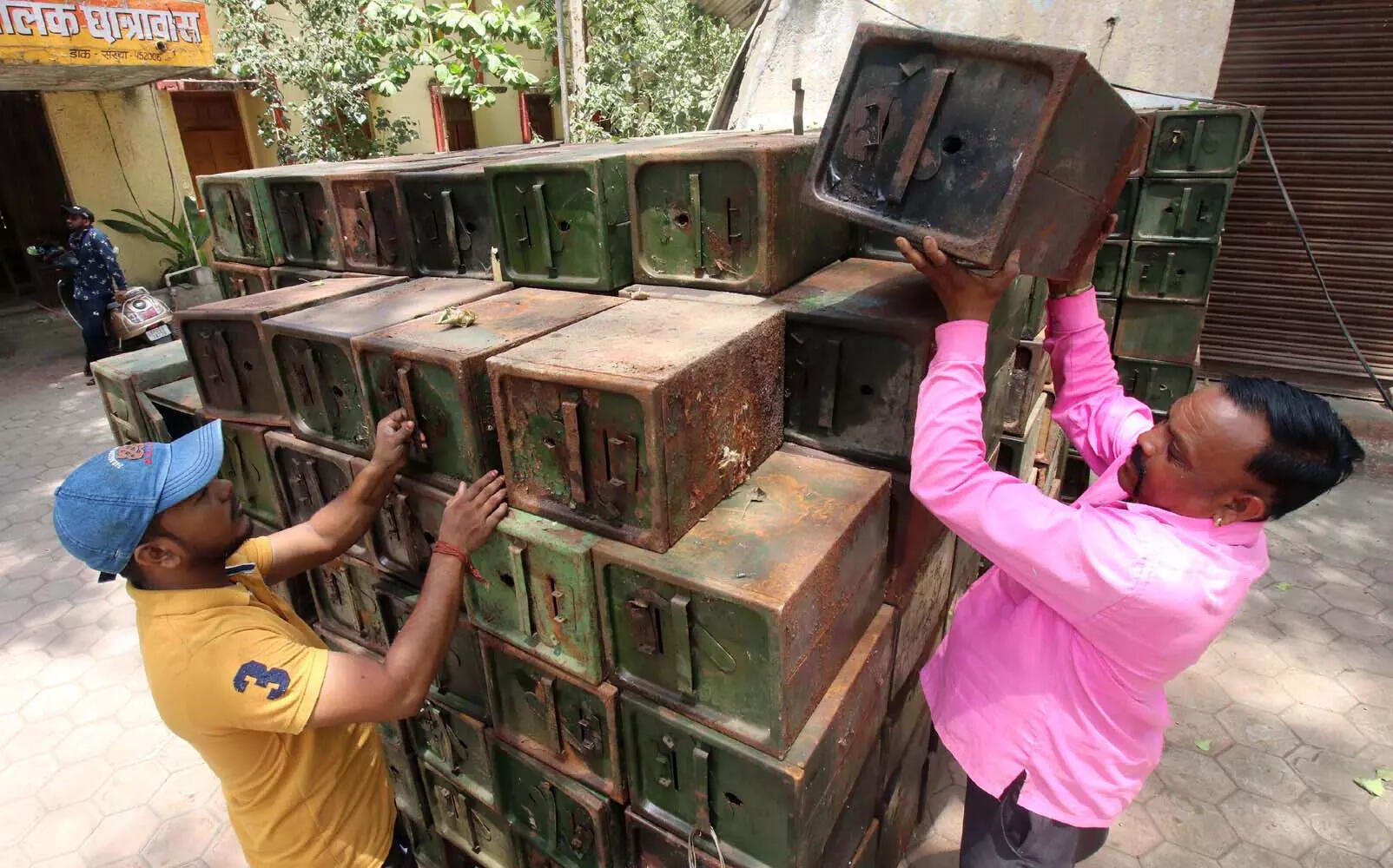 <p>Teachers stated they are struggling to balance these roles with the tight school schedule, which includes processing non-board final exam results and meeting higher authorities' targets for new admissions.<br></p>