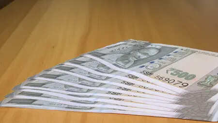 <p>New labour codes allow certain workers to claim gratuity after one year</p>