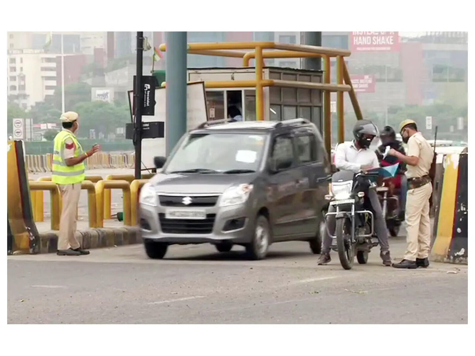 <p>MoRTH amends highway fee rules to streamline overloaded vehicle charges</p>