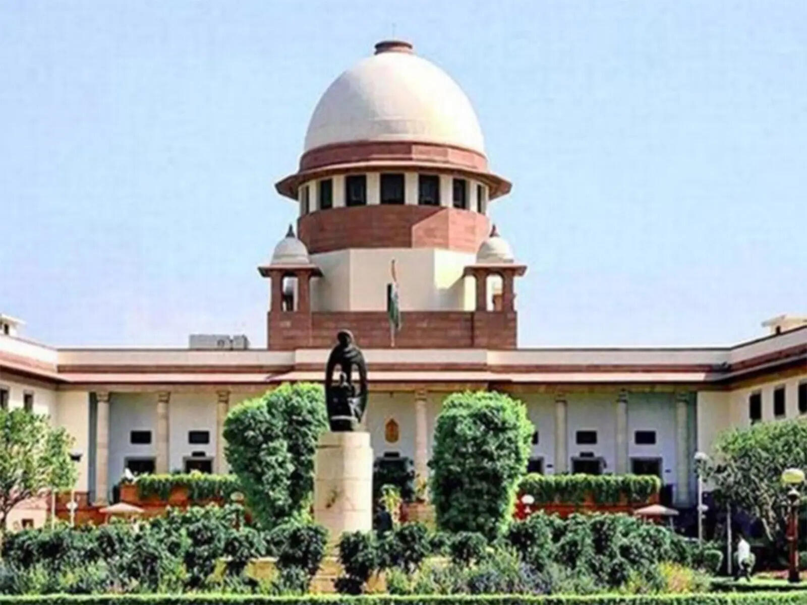 <p>SC takes suo motu note of assault on woman advocate, issues directions<br></p>