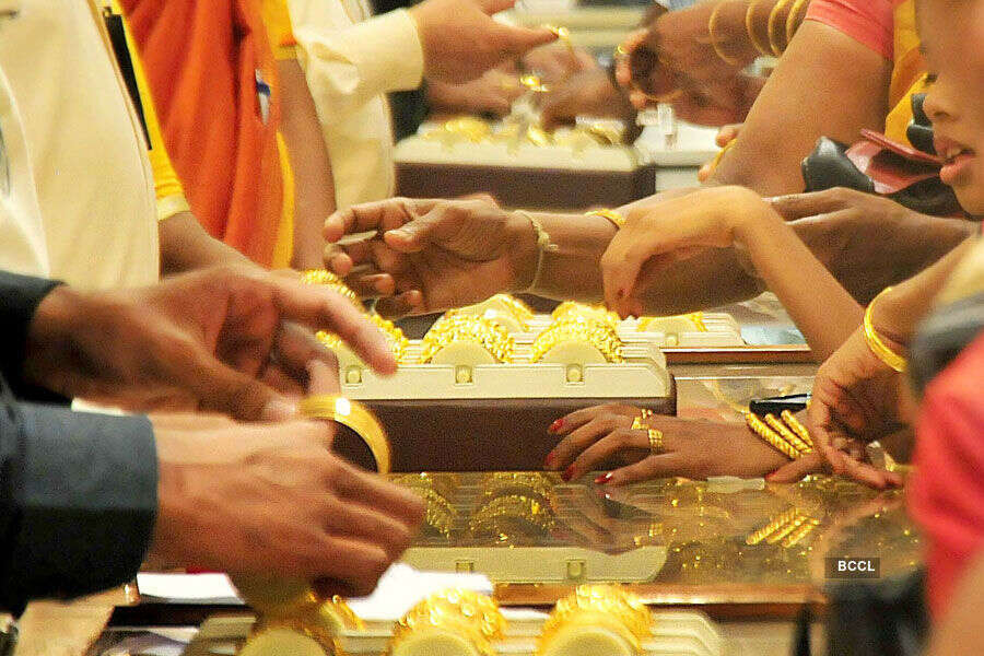 Blame poor rains or a lack of weddings, but Indians, for whom gold is the investment of choice, arent rushing to buy bullion after this weeks sharp sell off.