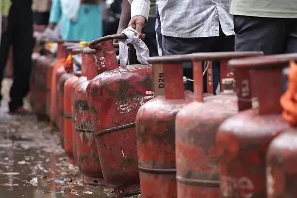 India's LPG Consumption Plummets by 16%: Impact of West Asia Conflict,  ETEnergyworld
