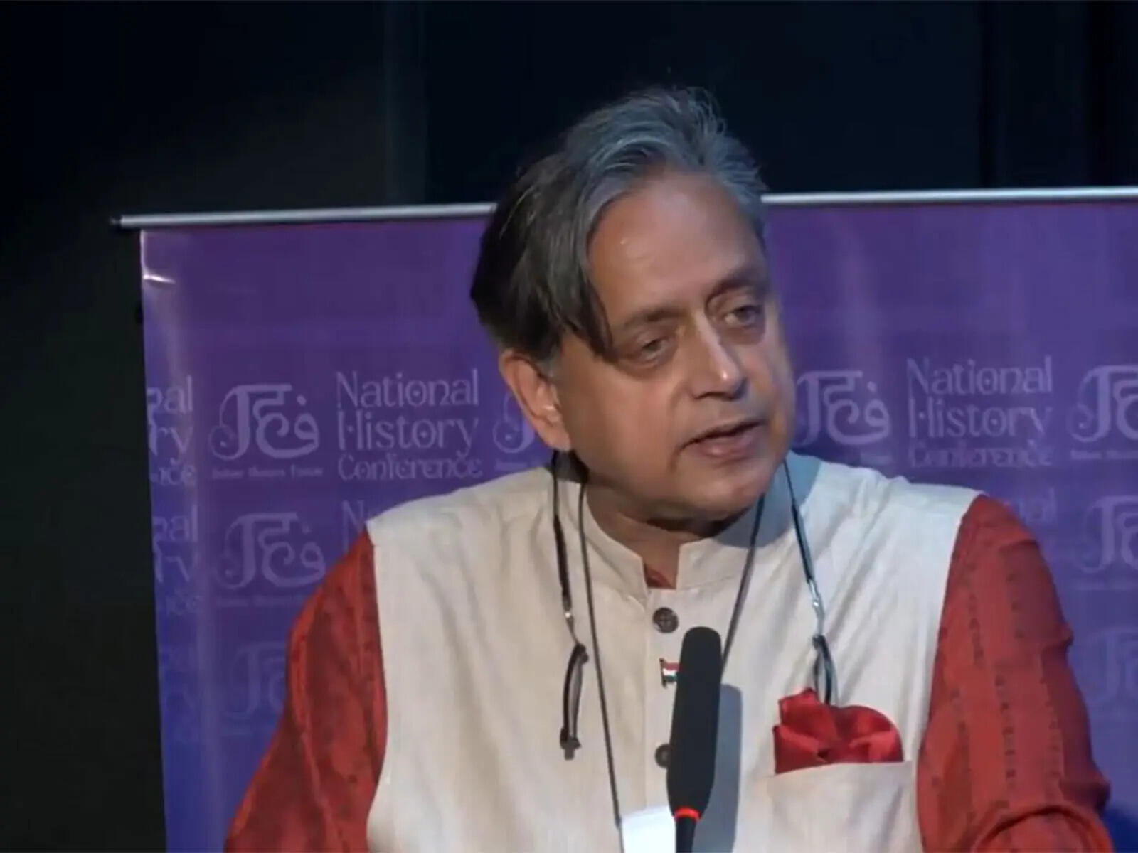 <p>Delhi HC issues notice on Shashi Tharoor's deepfake plea, indicates interim relief on personality rights</p>