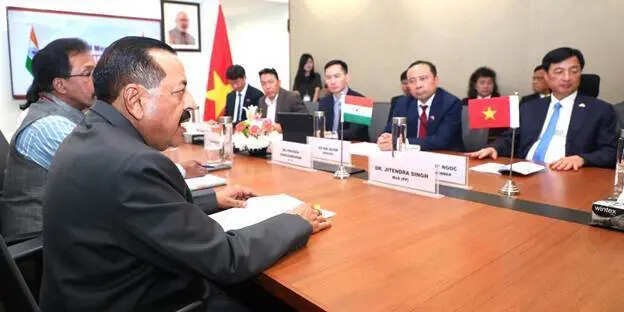 <p>Highlighting India's expanding startup ecosystem, the minister proposed stronger engagement between startups, innovators and research institutions of both countries.</p>