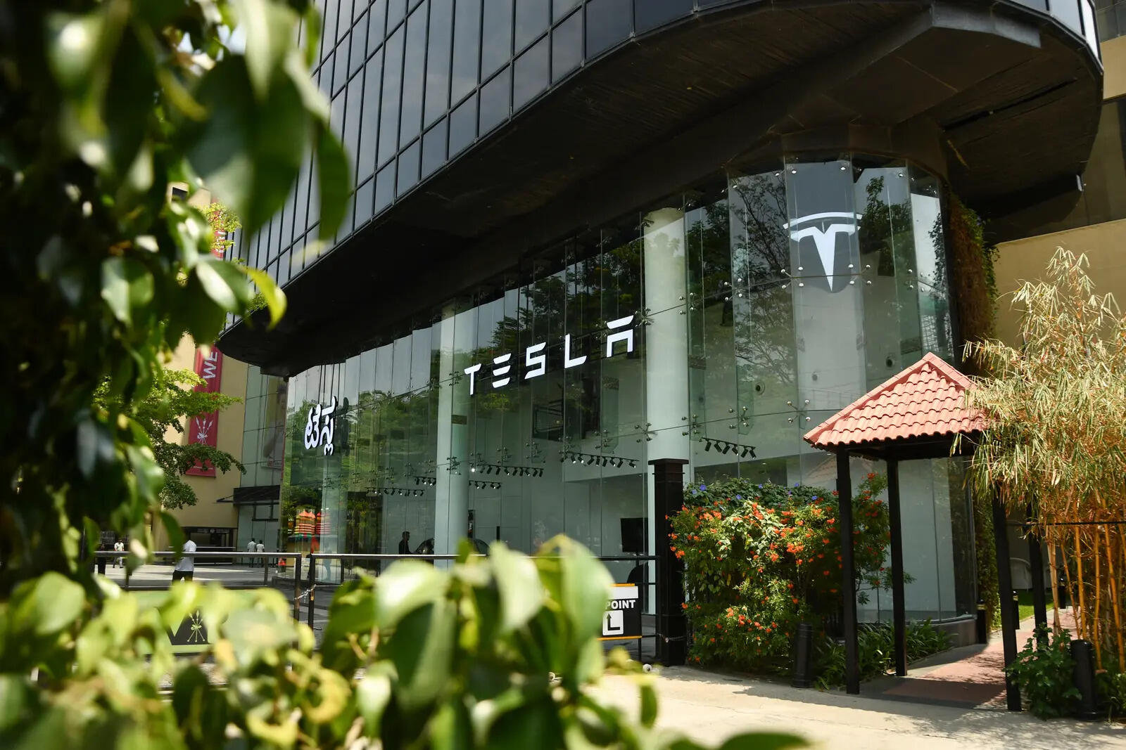 

<p>The company said the outlet, located at VR Bengaluru in Whitefield, will showcase the newly launched Model Y L.</p>
<p>“/><figcaption class=