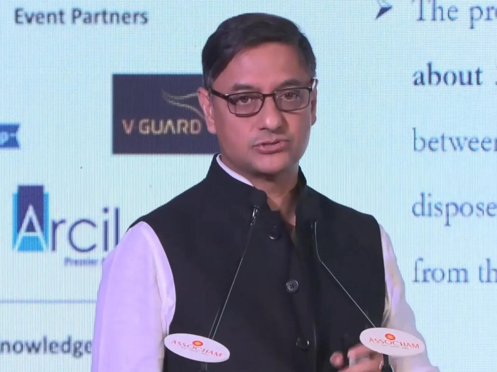 <p>Sanjeev Sanyal proposes "Transparency of Rules Act' to simplify regulations, improve ease of doing business</p>