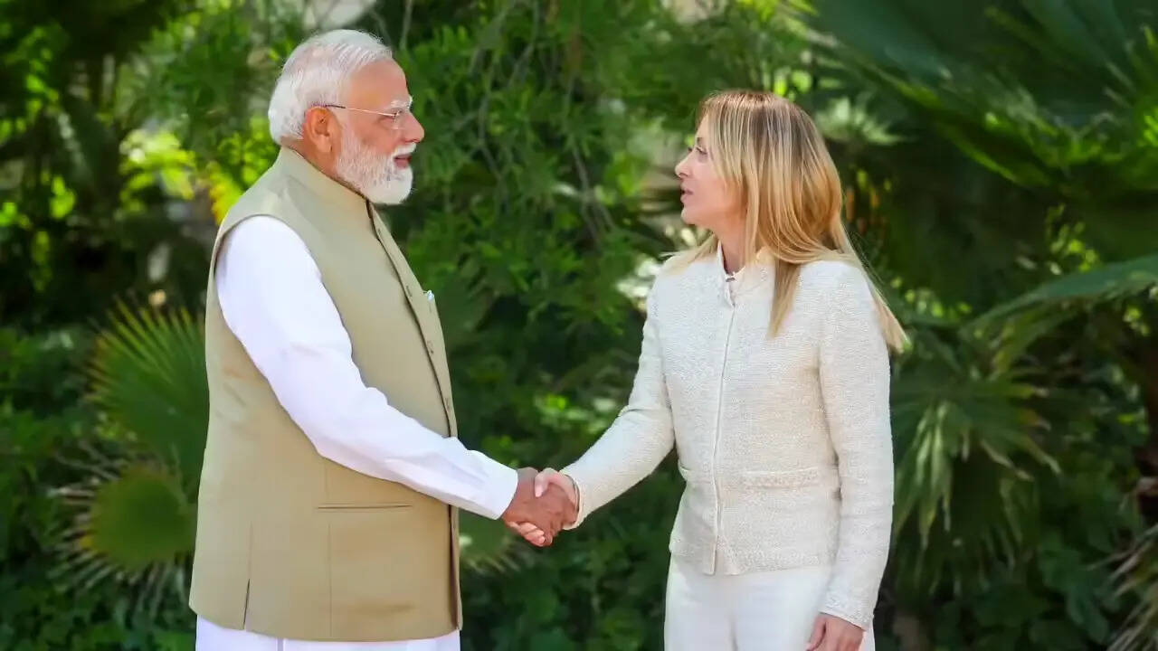 <p>Narendra Modi and Giorgia Meloni discuss defence, AI, trade and connectivity during the India-Italy Summit in Rome.</p>