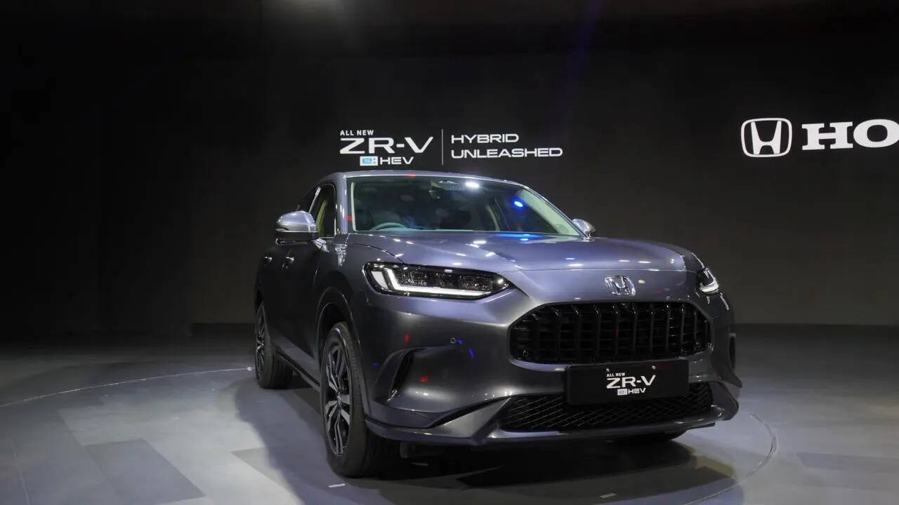 

<p><span></span>The hybrid variant delivers 126 PS and 27.26 km/l mileage, while petrol versions offer up to 17.97 km/l.</p>
<p><strong></strong></p>
<p><strong></strong>“/><figcaption class=