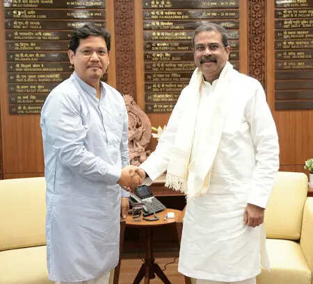 <p>The Chief Minister also briefed Pradhan on the newly launched 