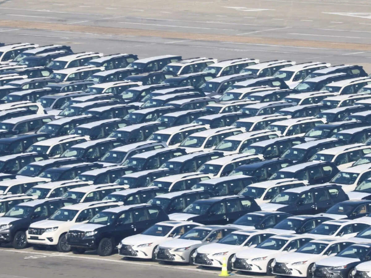 Volkswagen has confirmed it is in talks with defence companies about taking over one of its smaller plants in the city of Osnabrueck, where production is due to end as part of its cost-cutting drive.