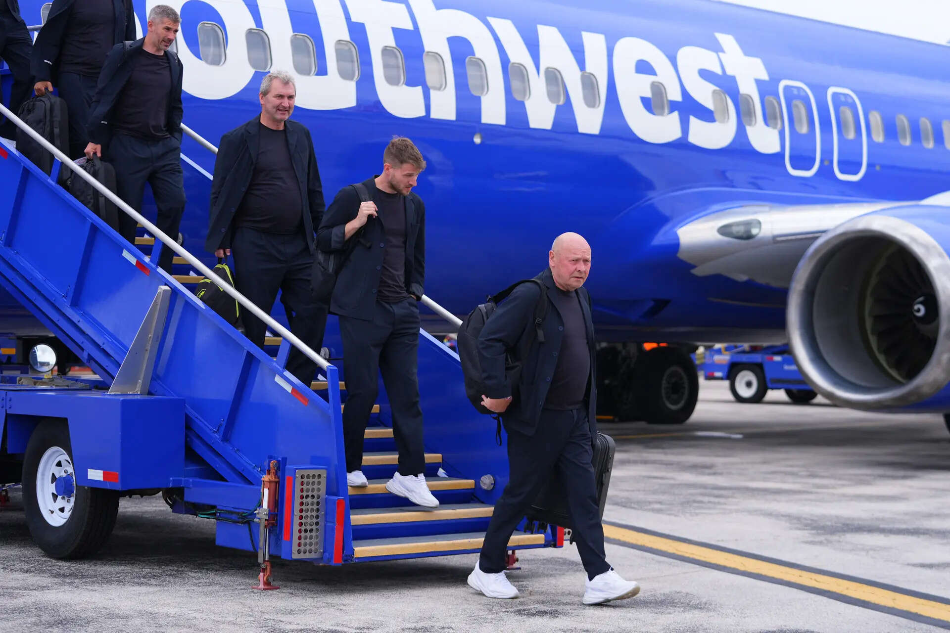 <p>Czechia men's national soccer team head coach Miroslav Koubek, right, arrives with his team at Dallas Love Field Airport, Friday, June 5, 2026, in Dallas, ahead of the World Cup soccer tournament. (AP Photo/Julio Cortez)</p>