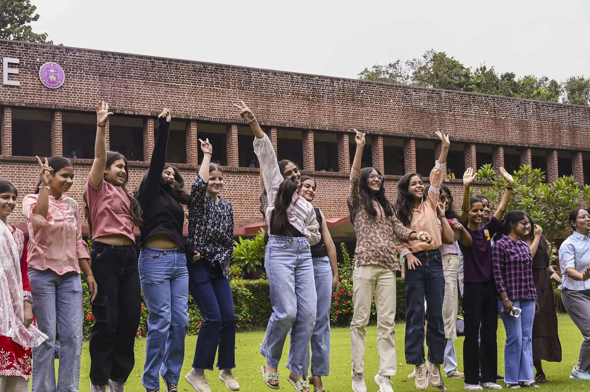 <p>However, some members of the Committee are not convinced of the merits of introducing the CUET as the universal admissions method for undergraduate studies, it said in a report submitted to Rajya Sabha Chairman C P Radhakrishnan on Tuesday.<br></p>