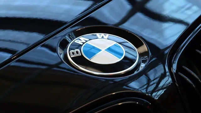 

<p>With an aggressive product offensive and network expansion, BMW is aiming for the top spot in the luxury car market, already leading in current retail sales.</p>
<p>“/><figcaption class=