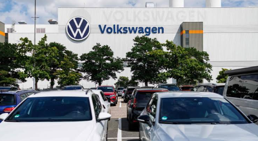 

<p>Uncertainty over jobs and factory closures has intensified labour unrest, underscoring the mounting pressure on <span class=