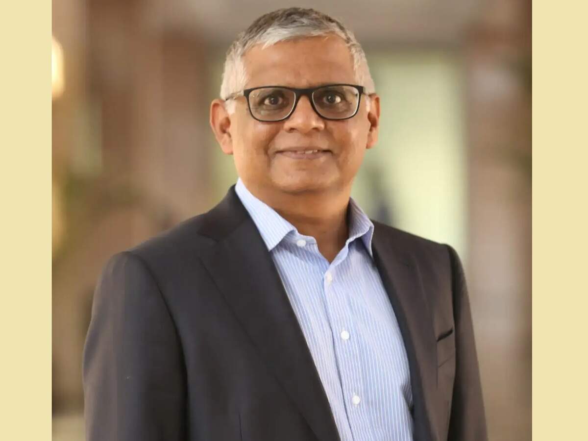 Pillutla has been associated with ISB since its inception, having taught the founding batch of the PGP programme and served as Area Leader for Organisational Behaviour. Before becoming Dean, he was Professor of Organisational Behaviour at the London Business School.