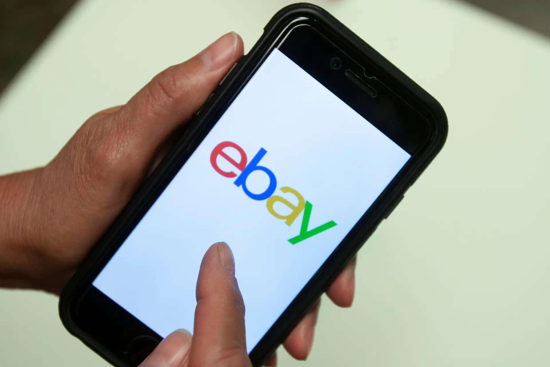 <p>UK watchdog clears eBay's planned acquisition of Depop from Etsy</p>