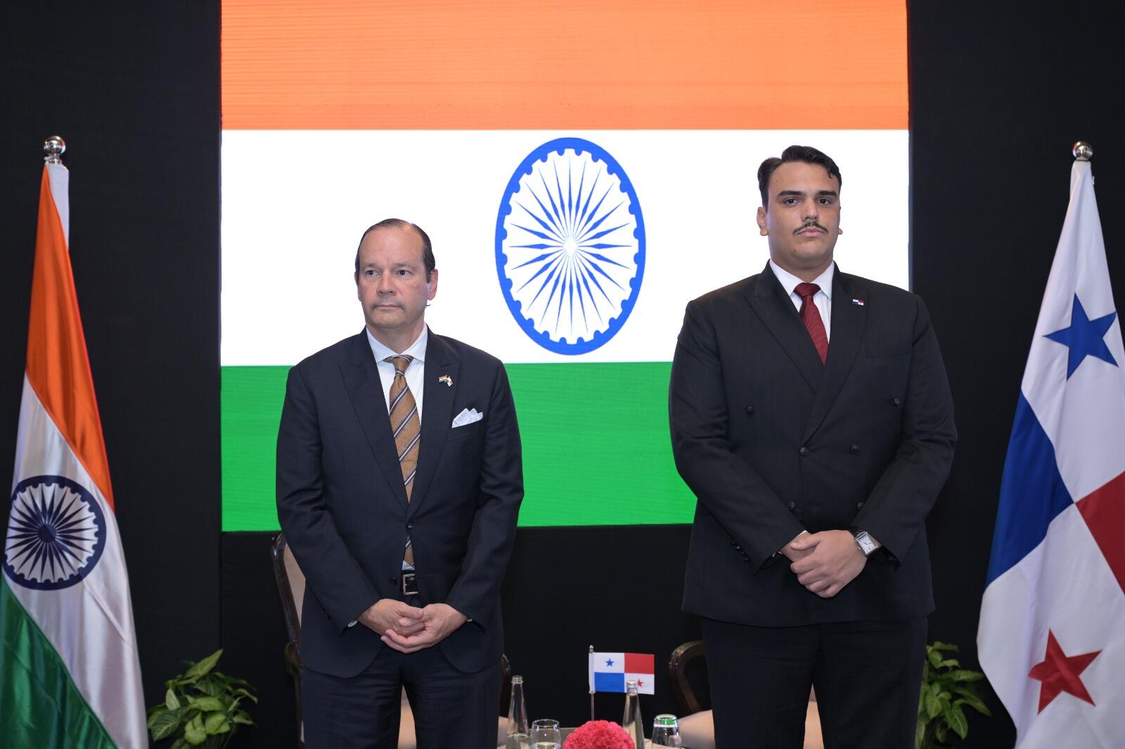 <p>Panama's Foreign Minister Javier Eduardo Martínez-Acha Vásquez and Ambassador Alonso Correa Miguel at the reception held in New Delhi </p>