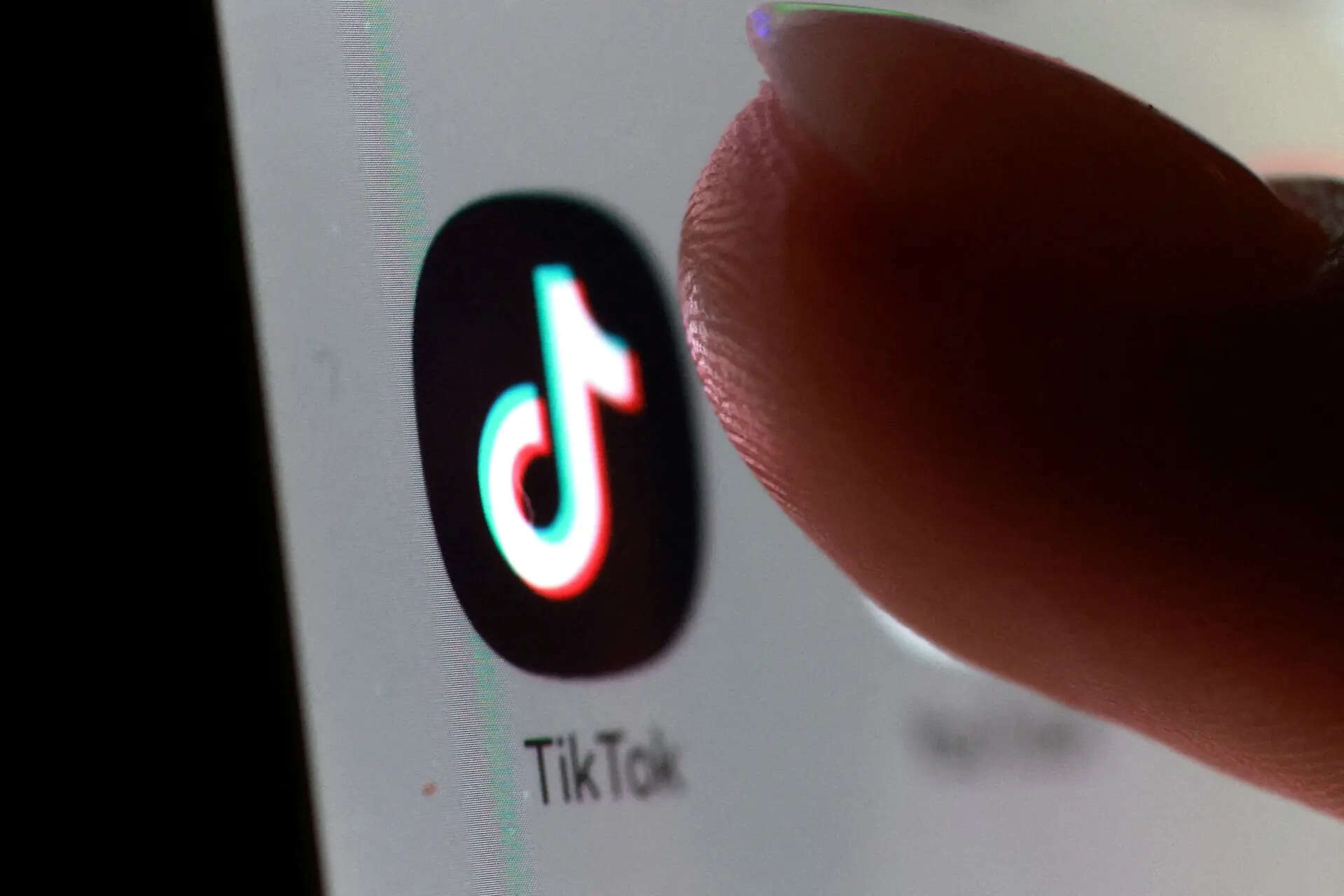 <p>France bans social media access for children under 15; becomes 1st European country to bar kids from apps such as TikTok</p>
