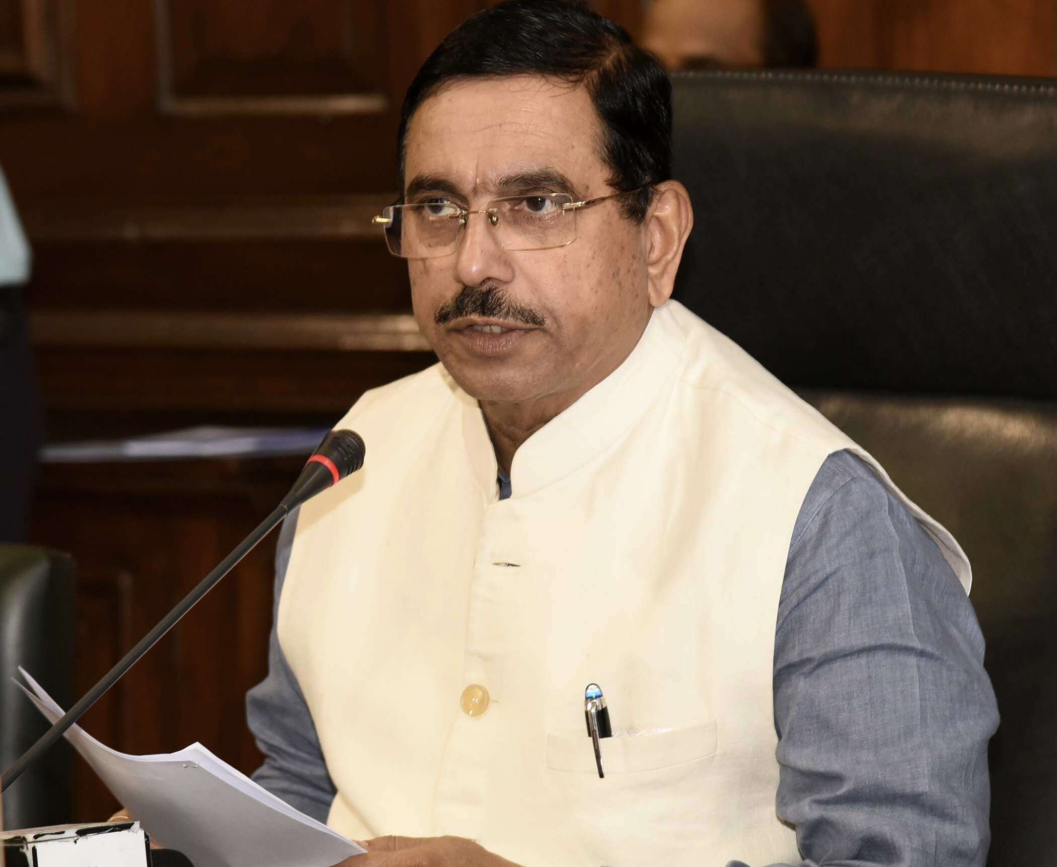 <p>Pralhad Joshi has received additional charge of the Education Ministry following Dharmendra Pradhan’s resignation.</p>