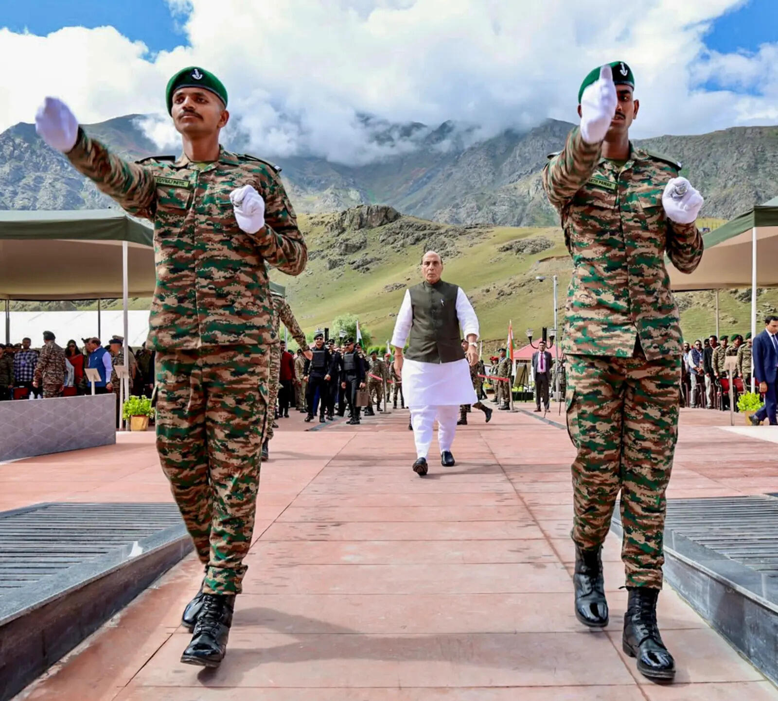 <p>Defense Minister Rajnath Singh arrives to pay tribute to the fallen soldiers of the 1999 Kargil War on the 27th Kargil Vijay Diwas celebrations, at Drass, in Ladakh.</p>