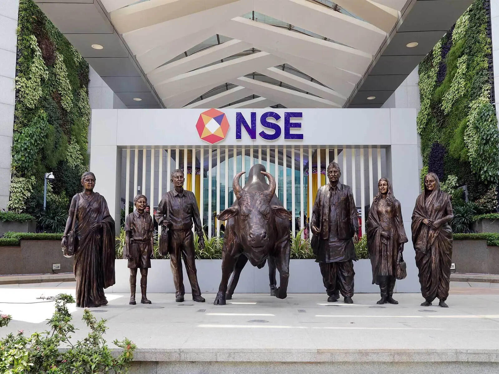 <p>SEBI agrees to settle all pending cases against NSE for Rs 1,491.21 crore, clears key hurdle for IPO</p>
