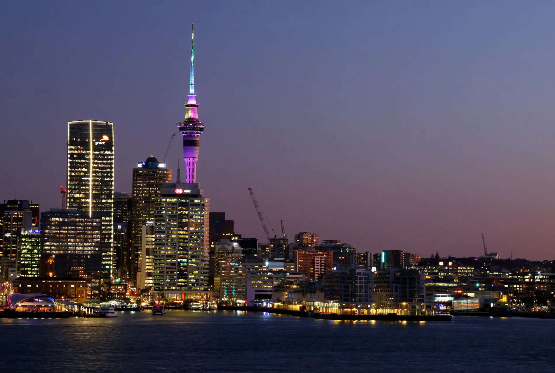 

<p>General view of the Auckland skyline at sunset. Auckland, New Zealand.</p>
<p>“/><figcaption class=