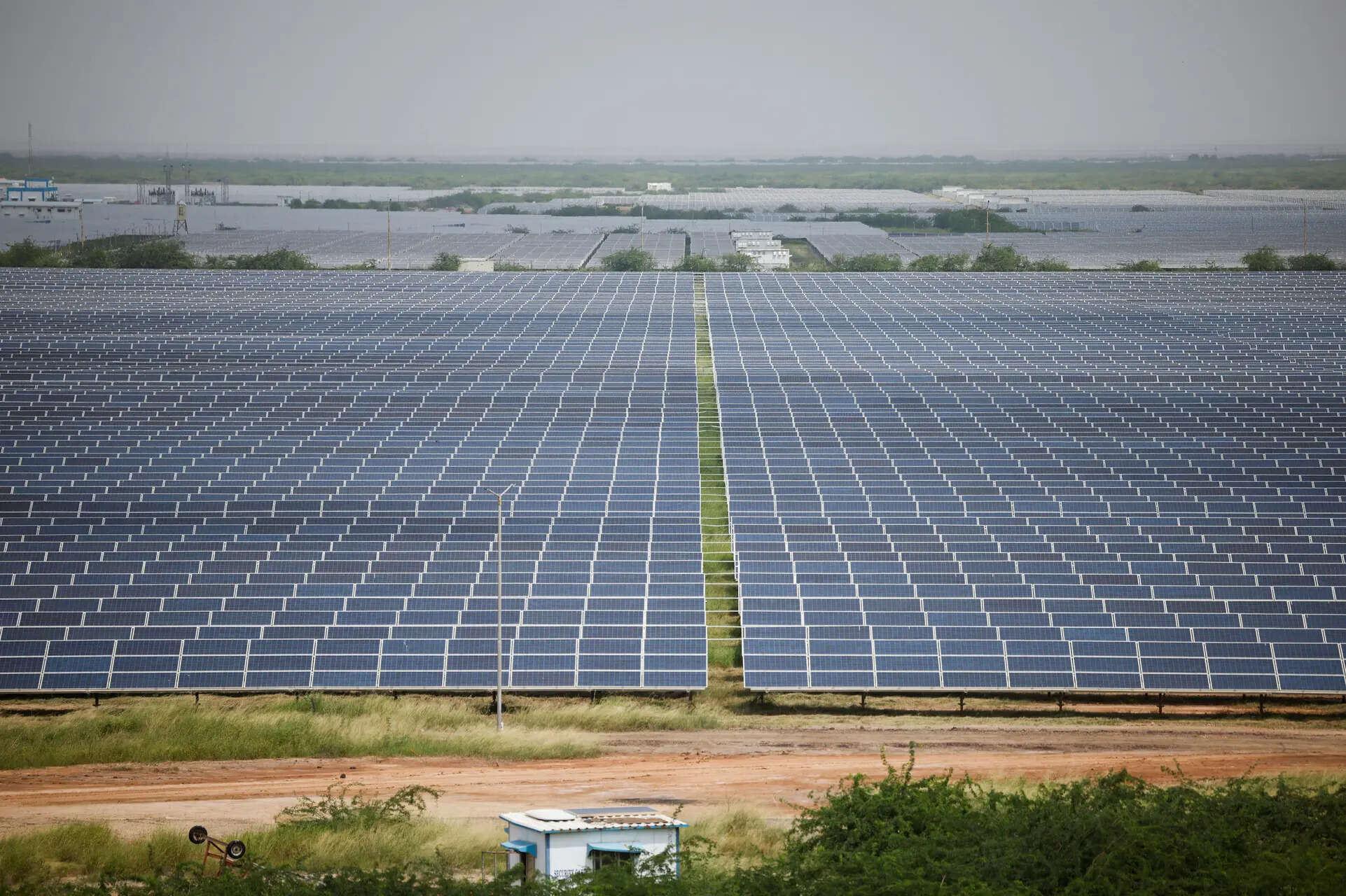 <p>Image: Gujarat Solar Park / REUTERS</p>