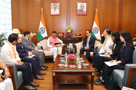 South Korea's Vice Minister for the Defence Acquisition Program Administration (DAPA), Kim Il Dong, called on Minister of State for Defence Sanjay Seth in New Delhi on September 28, with the two sides reaffirming their shared commitment to strengthen bilateral defence cooperation.