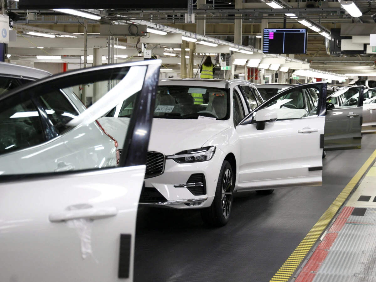 FILE PHOTO: Volvo Cars' mid-sized electric SUV EX60 rolls off the assembly line in Gothenburg, Sweden, April 22, 2026. REUTERS/Marie Mannes/File Photo