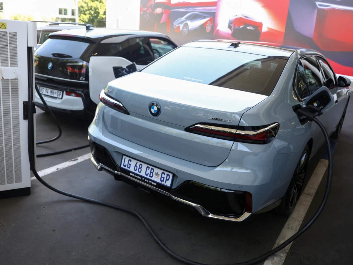US consumers are shifting towards hybrids and used EVs as new electric vehicle sales decline after the federal tax credit expired.