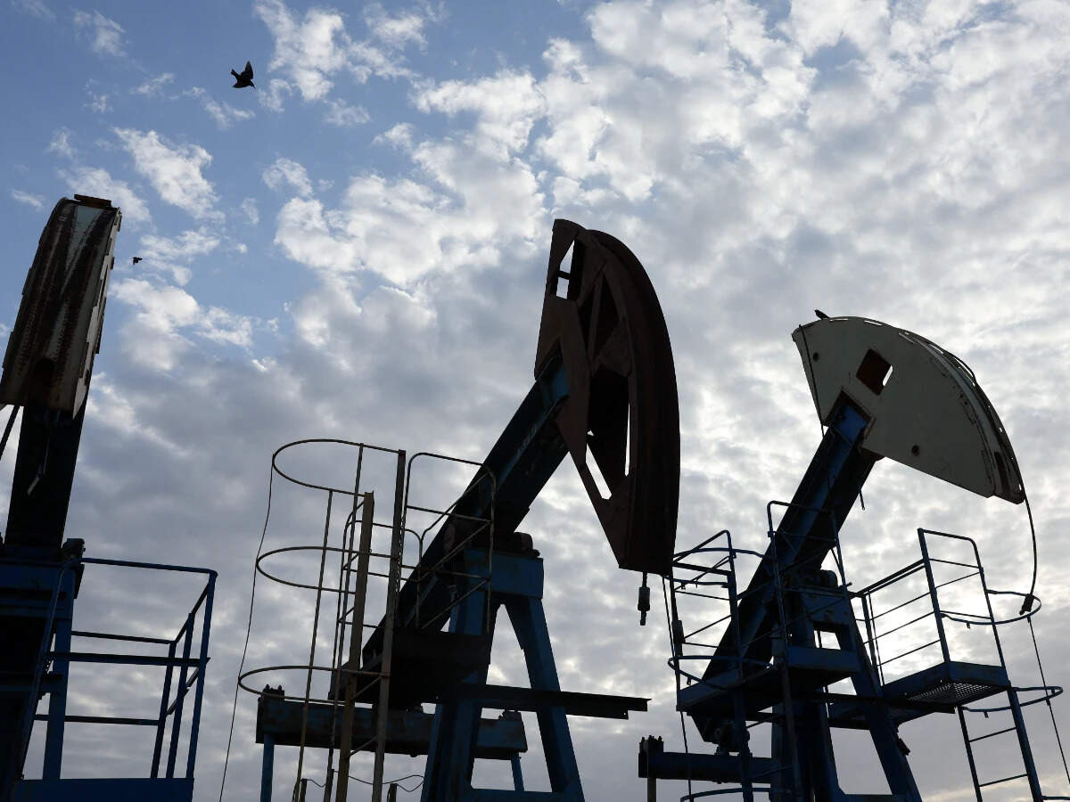 Oil markets are weighing supply risks from escalating Middle East tensions against expectations of increased Russian diesel exports.