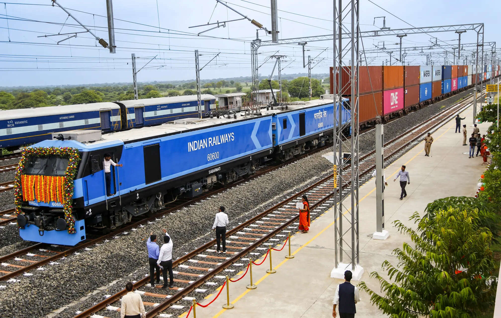 DP World Double-stack Rail Services: DP World Launches Double-Stack ...