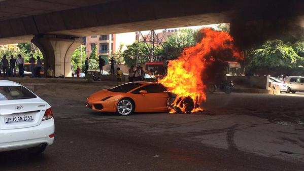 Here's how a  cr Lamborghini burst into flames | ET Auto