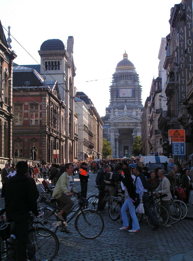 Brussels - This day, the kings of the road are rollerbladers, pedestrians, joggers, bikers and so on