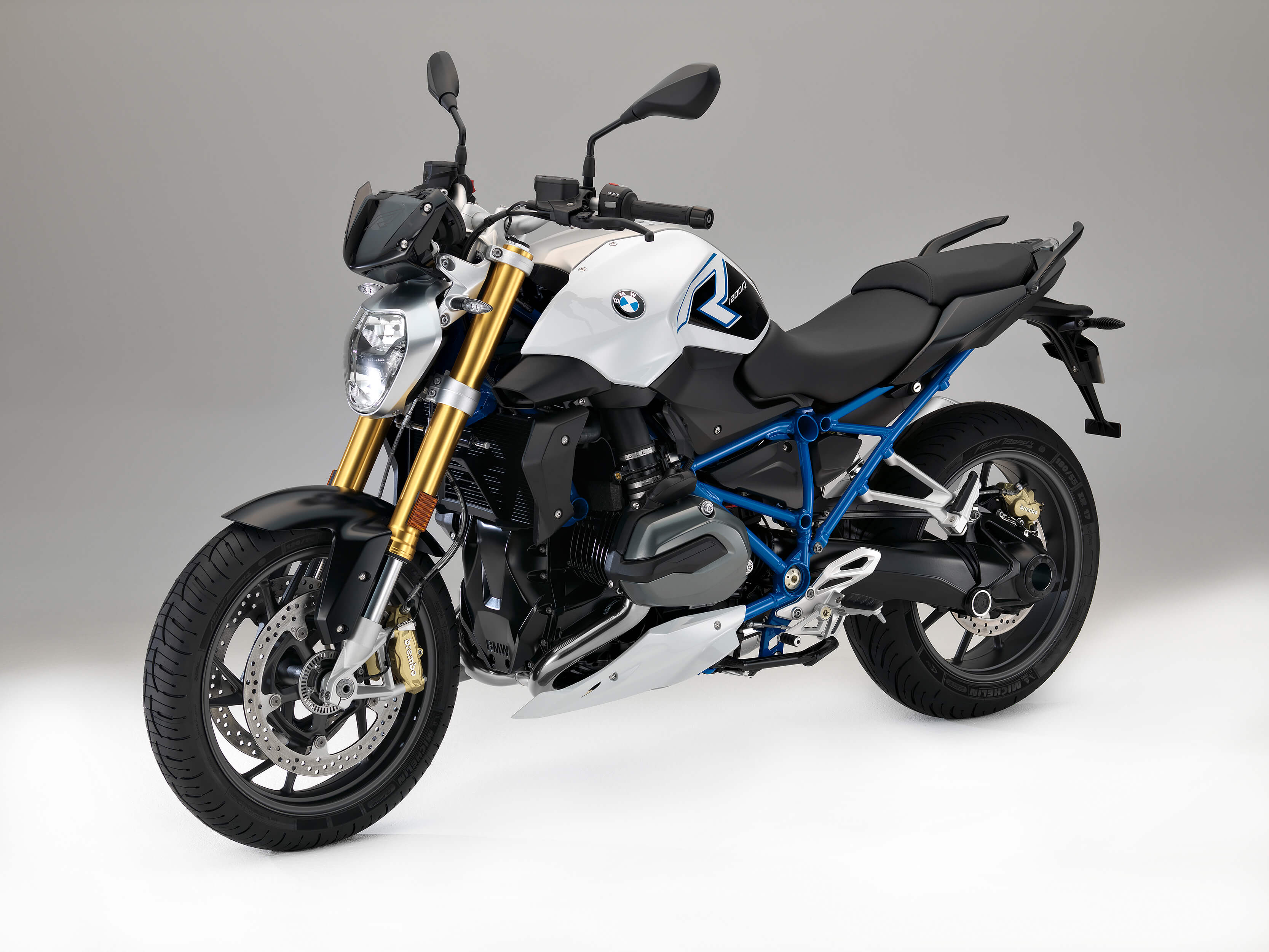 Новые модели мотоциклов. Мотоцикл БМВ r1200. Мото БМВ r1200r. BMW r1200r LC. BMW r1200r 2019.