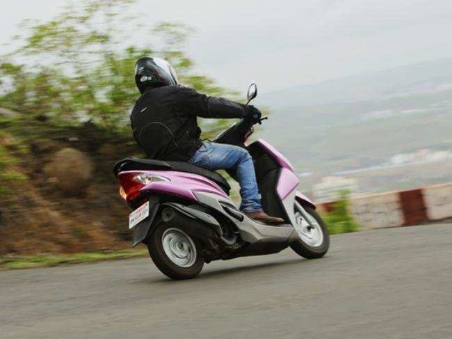scooty licence age