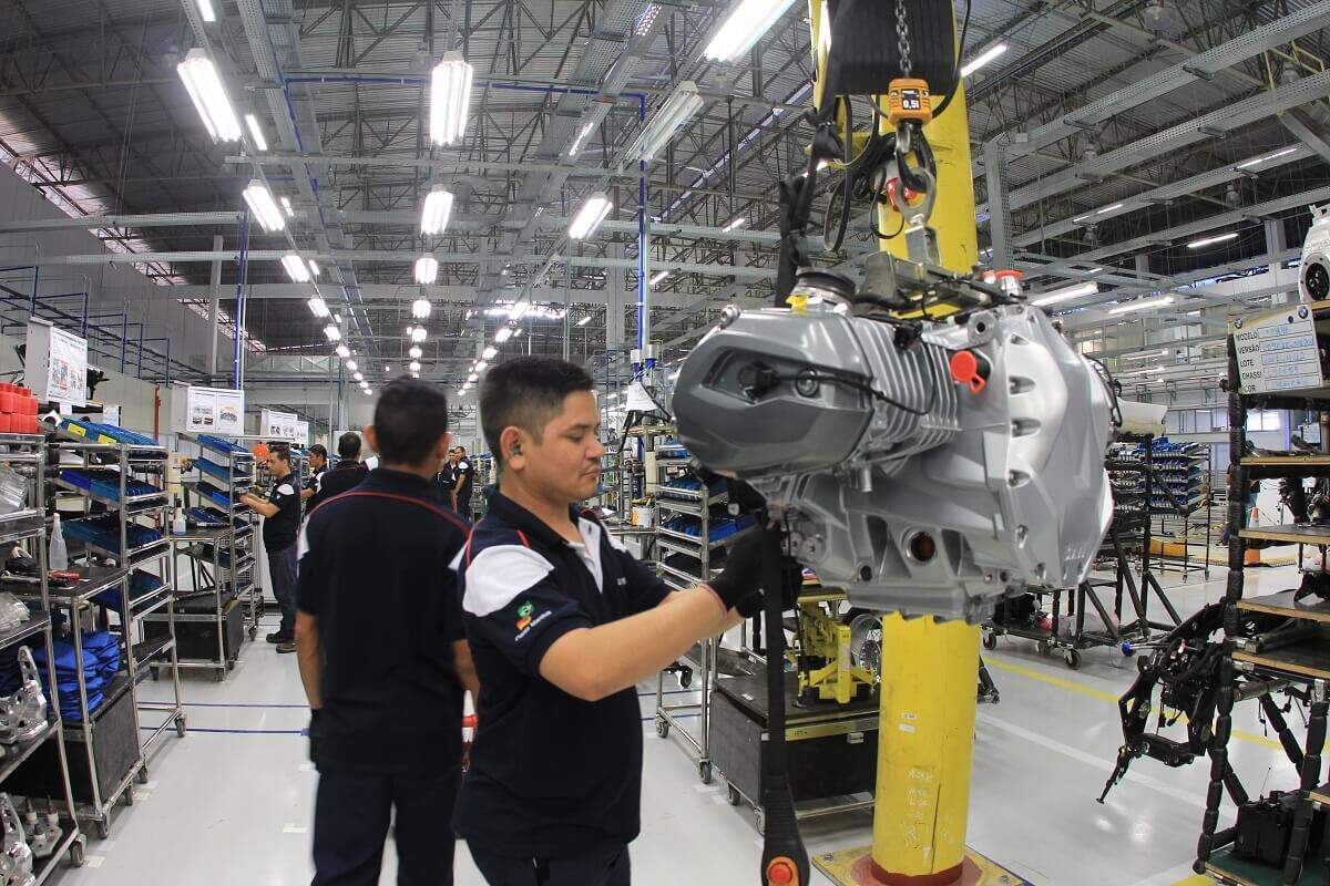 This is how a BMW motorcycle is manufactured