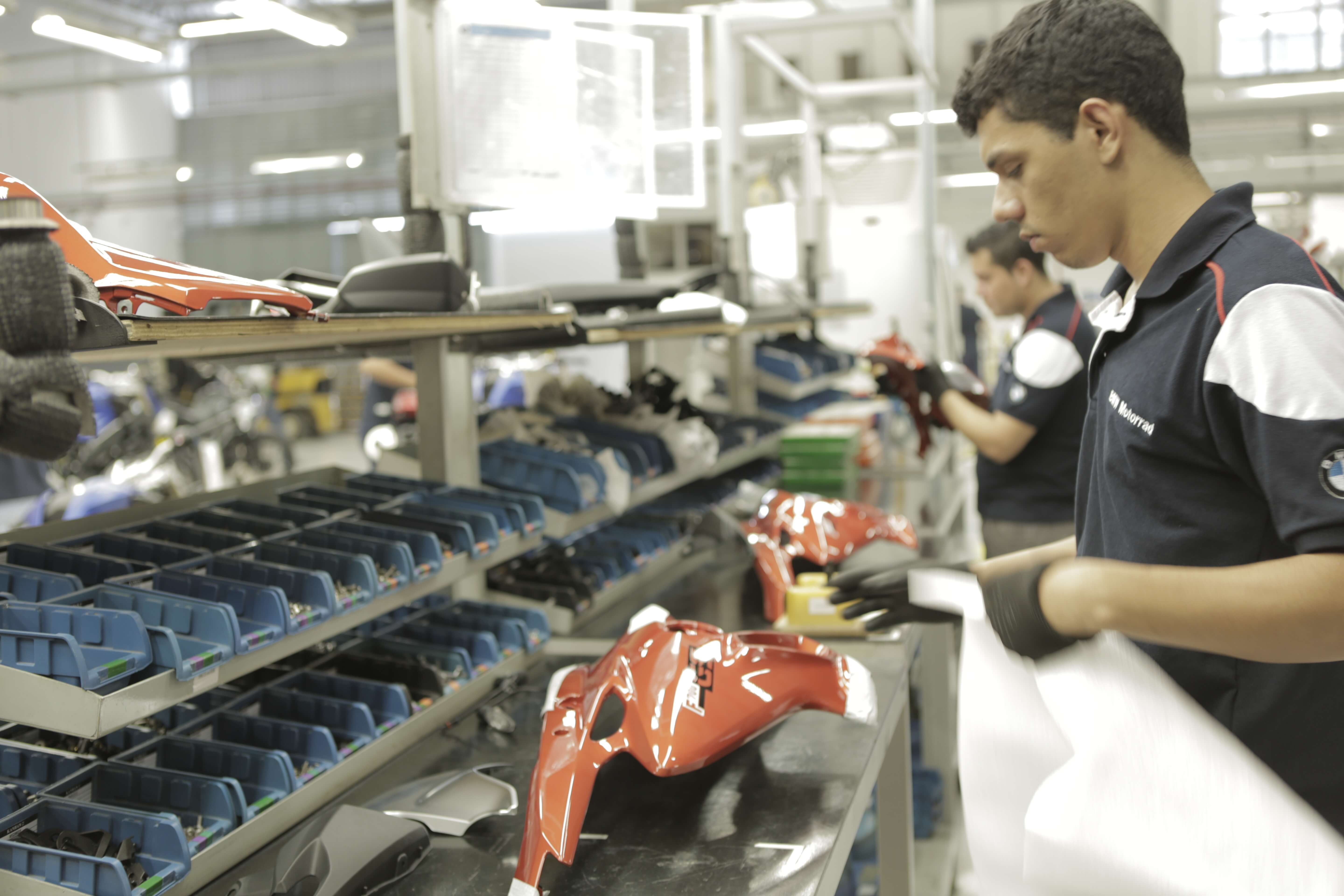 This is how a BMW motorcycle is manufactured