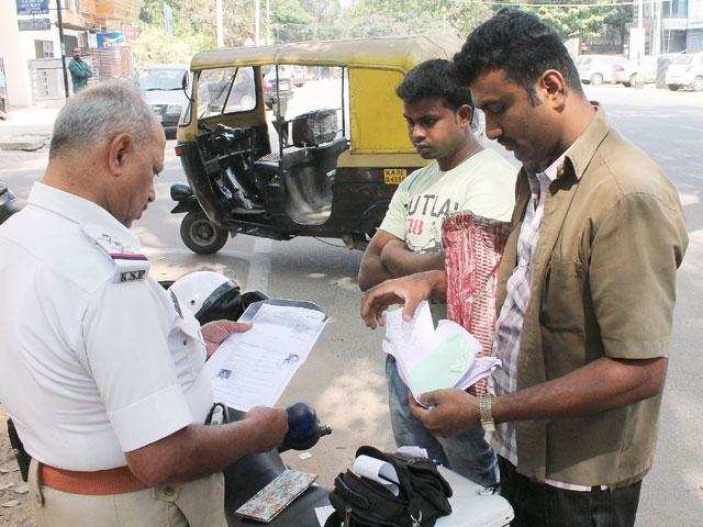 Bengaluru traffic cops to sport new handsets with a point-of-sale device & printing facility