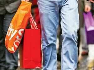 Bargain hunters pushed weekly sales of several retailers to new highs as shoppers made most of Republic Day discounts and endof-season sales.