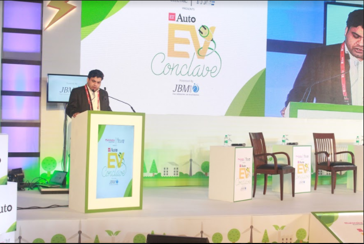 Nabeel A Khan, Editor, ETAuto, addressing over 500-plus delegates at ETAuto EV Conclave